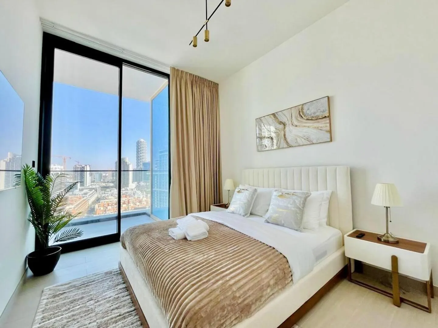 Sunkissed Serenity Luxe 2Br W Plunge Pool Dubai
