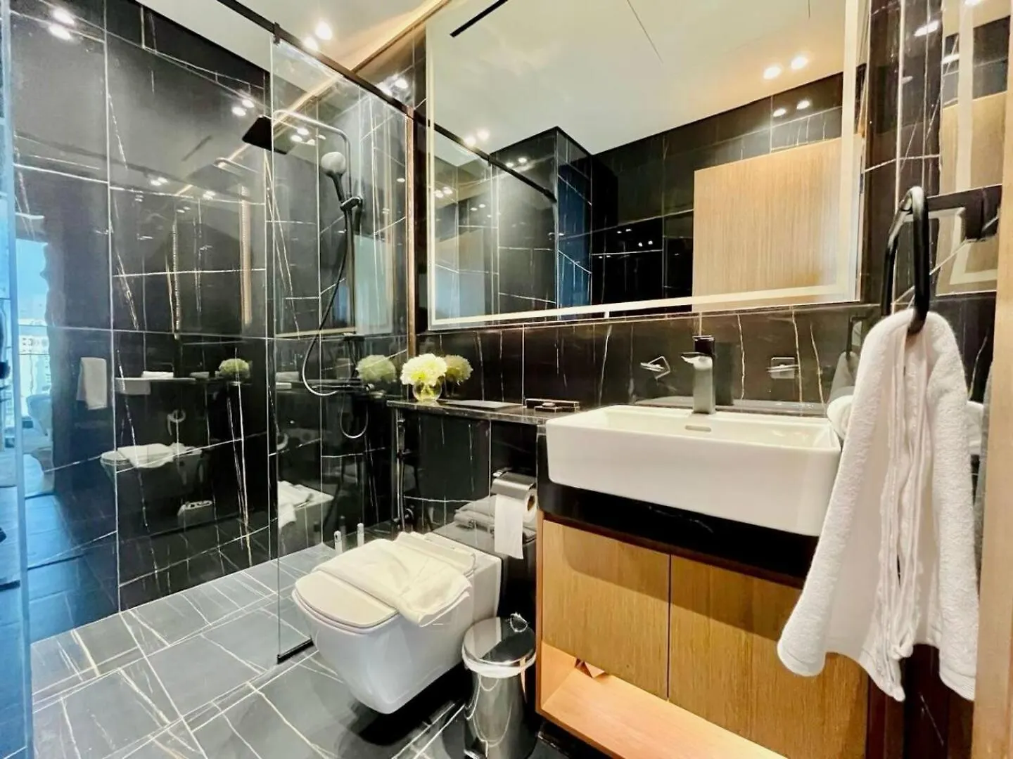 Sunkissed Serenity Luxe 2Br W Plunge Pool Dubai