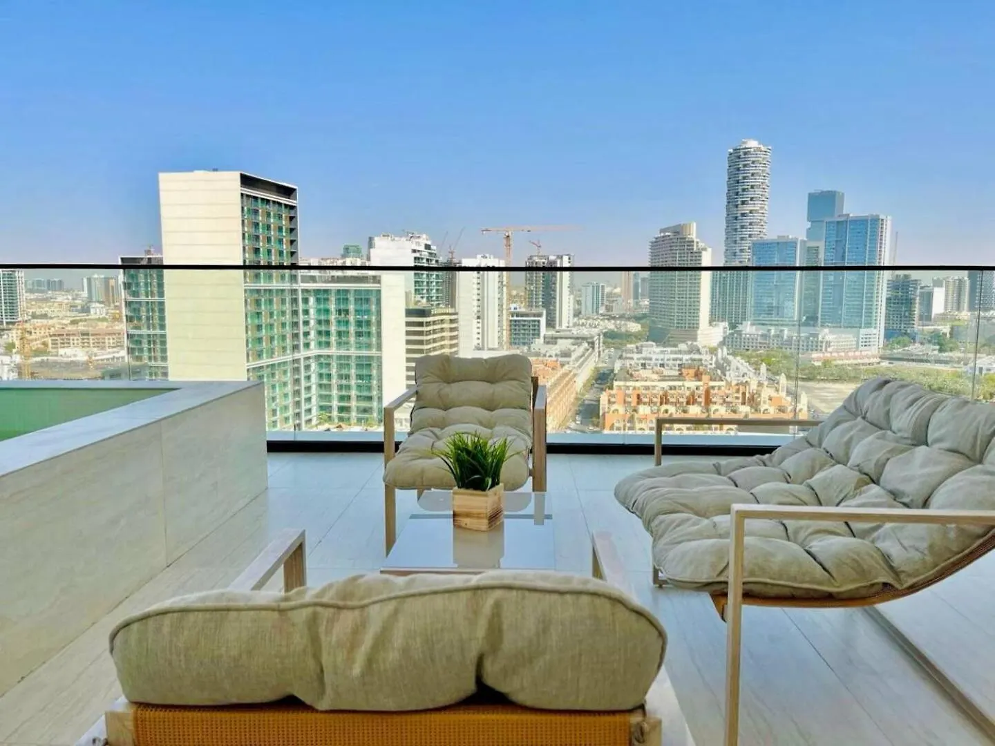 Sunkissed Serenity Luxe 2Br W Plunge Pool Dubai United Arab Emirates