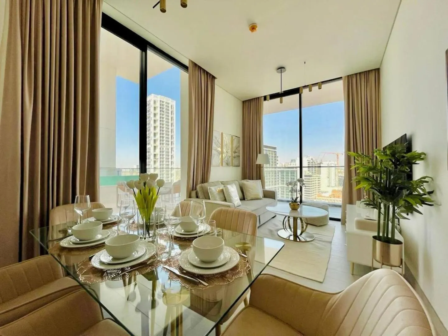 Sunkissed Serenity Luxe 2Br W Plunge Pool Dubai