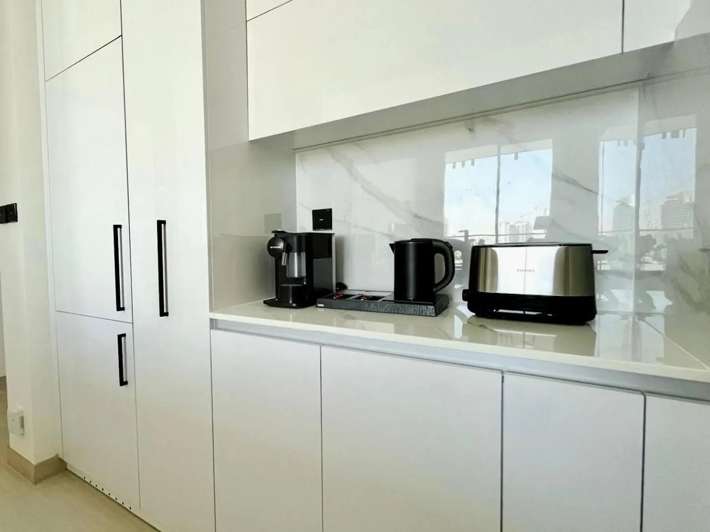 Sunkissed Serenity Luxe 2Br W Plunge Pool Dubai Apartment